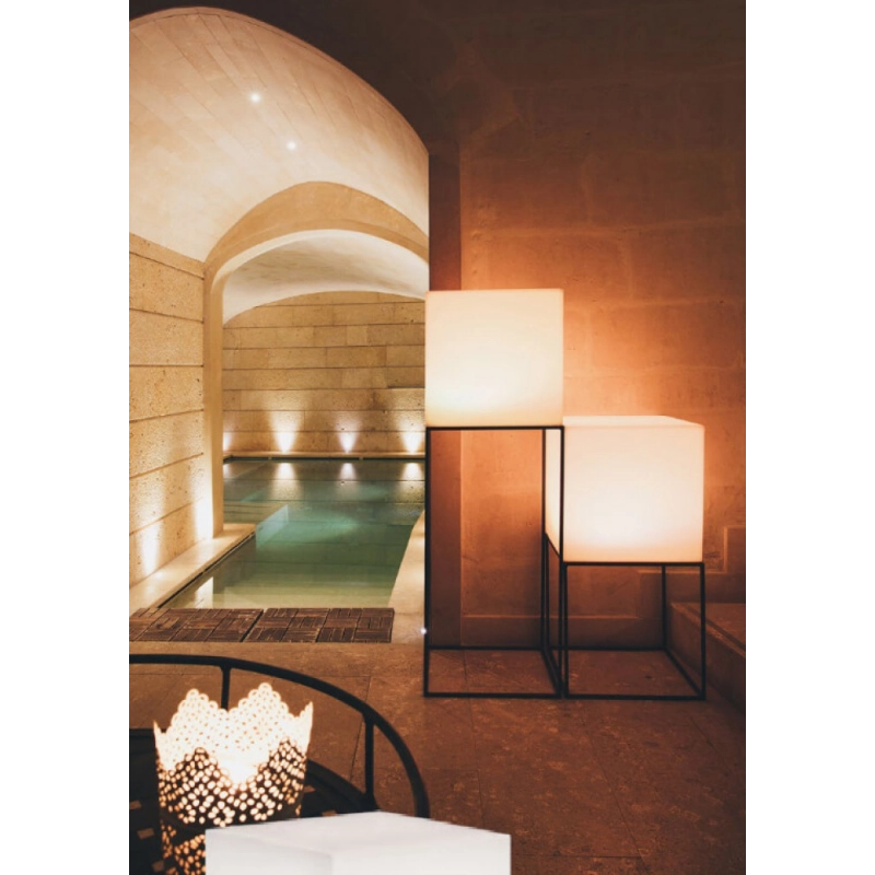 CUBO 40 X 40 X 40 LUMINOSO INDUS CON LED MULTICOLOR E BATTERIA SOLARE