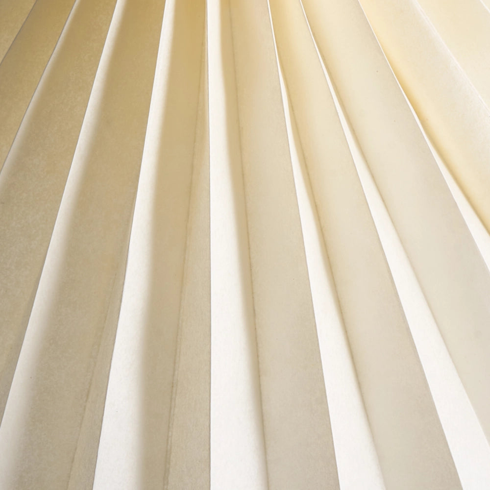 Lampada da tavolo in carta beige e legno di mango per soggiorno e camera da letto stile moderno e contemporaneo