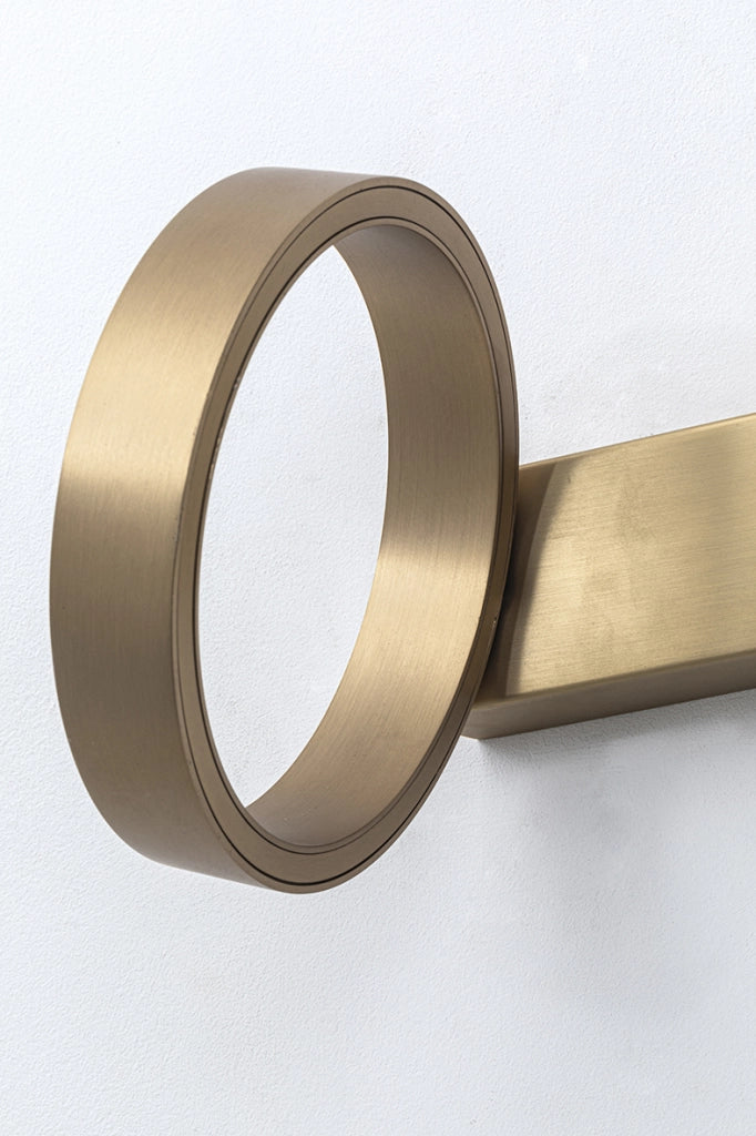 Enso Applique da parete LED 7W 3000K Oro Satinato - Lampada orientabile in alluminio con luce indiretta e dimmerabile a taglio di fase - Rossini