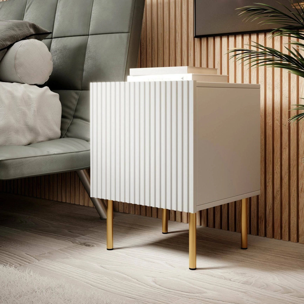 Set di 2 comodini Farini, Comò basso con anta battente e vano interno, Finitura effetto cannettato, 45x40 h51 cm, Bianco