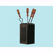 Set Utensili Per Camino In Cubo 4 Pz. In Ferro Battuto Manico Legno  -669