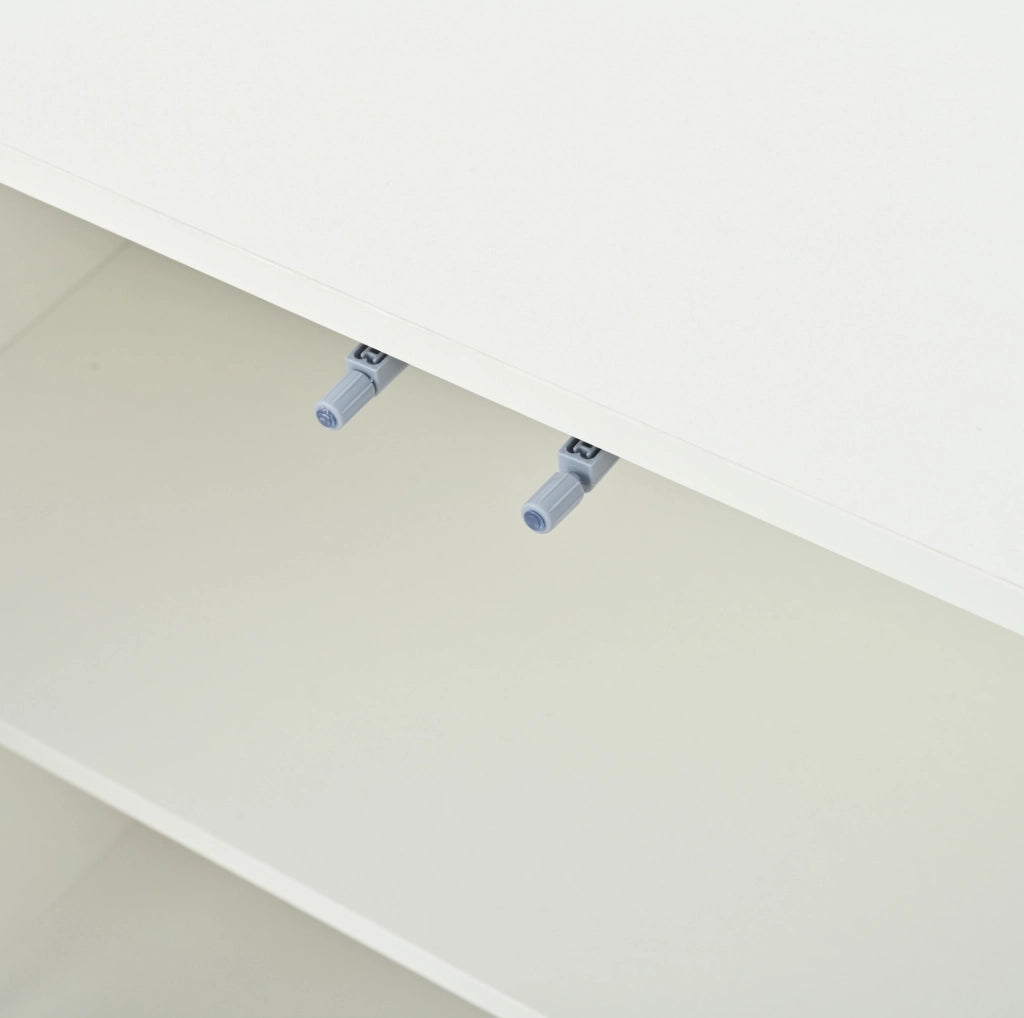 Credenza ULEVR 160x37x75,5 cm con 4 ante push-to-open e 2 ripiani, bianco lucido e nero