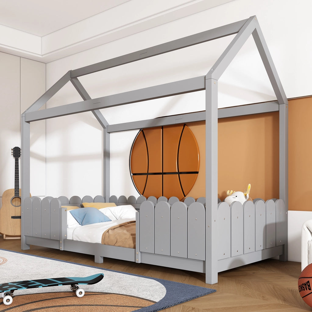 Letto a casa 90x200 cm grigio in legno massello con rete a doghe e protezione anticasco
