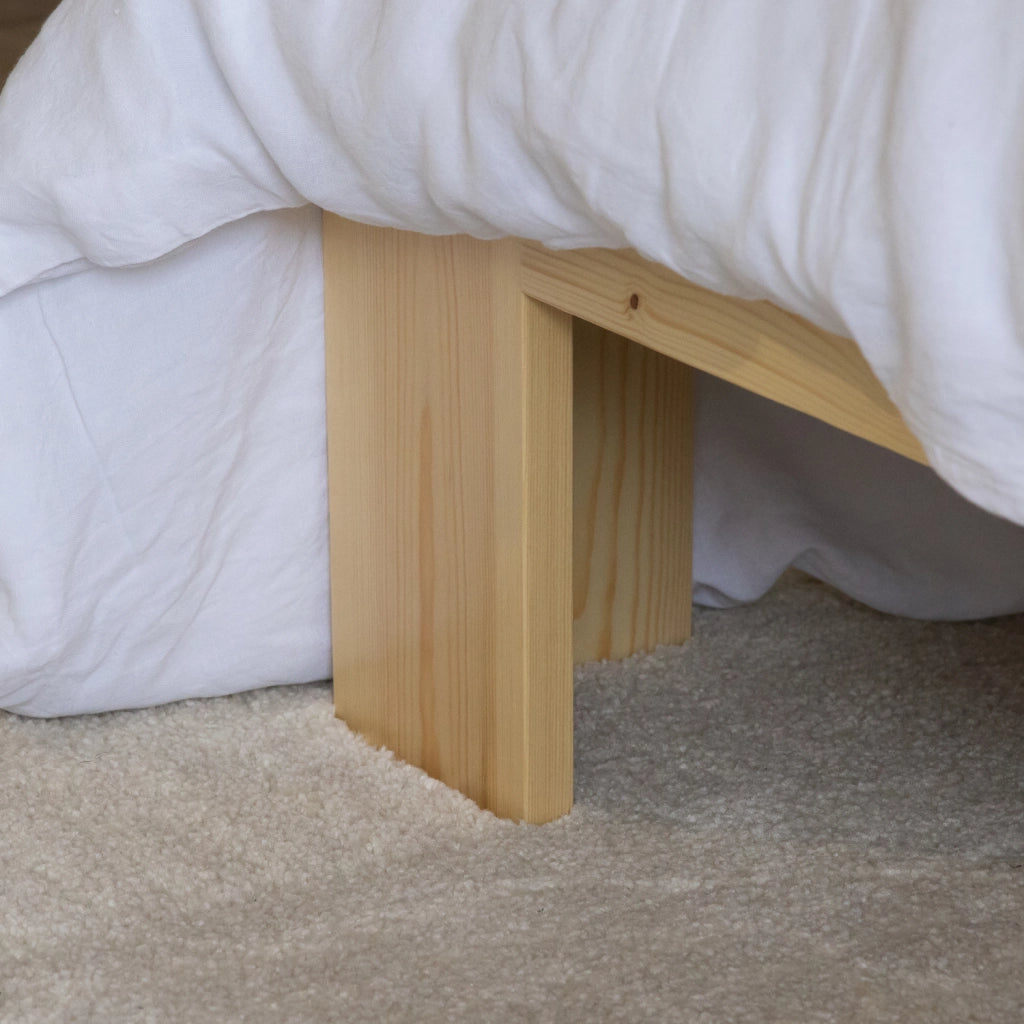 Letto in legno con testiera 160x200cm FINN