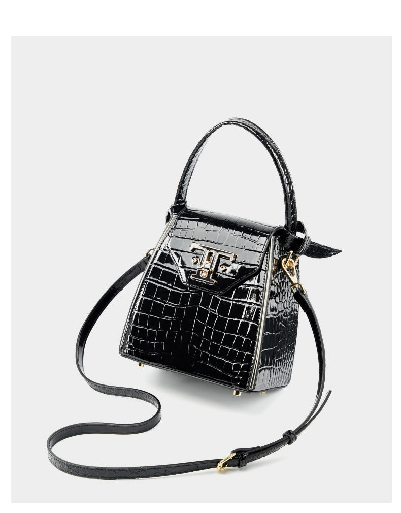 Borsa a tracolla da donna in vera pelle con stampa coccodrillo, colore nero.