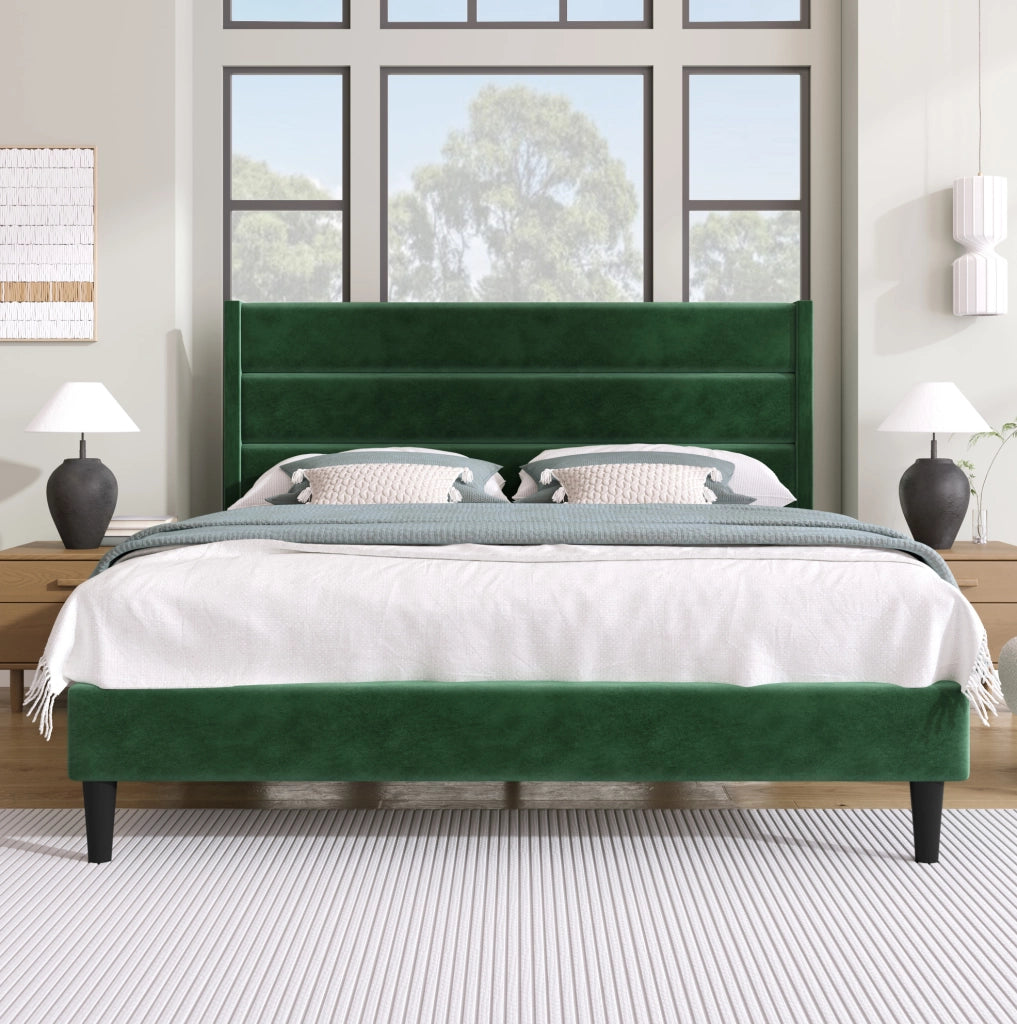 Letto imbottito 140x200 cm con testiera e rete a doghe; velluto verde scuro