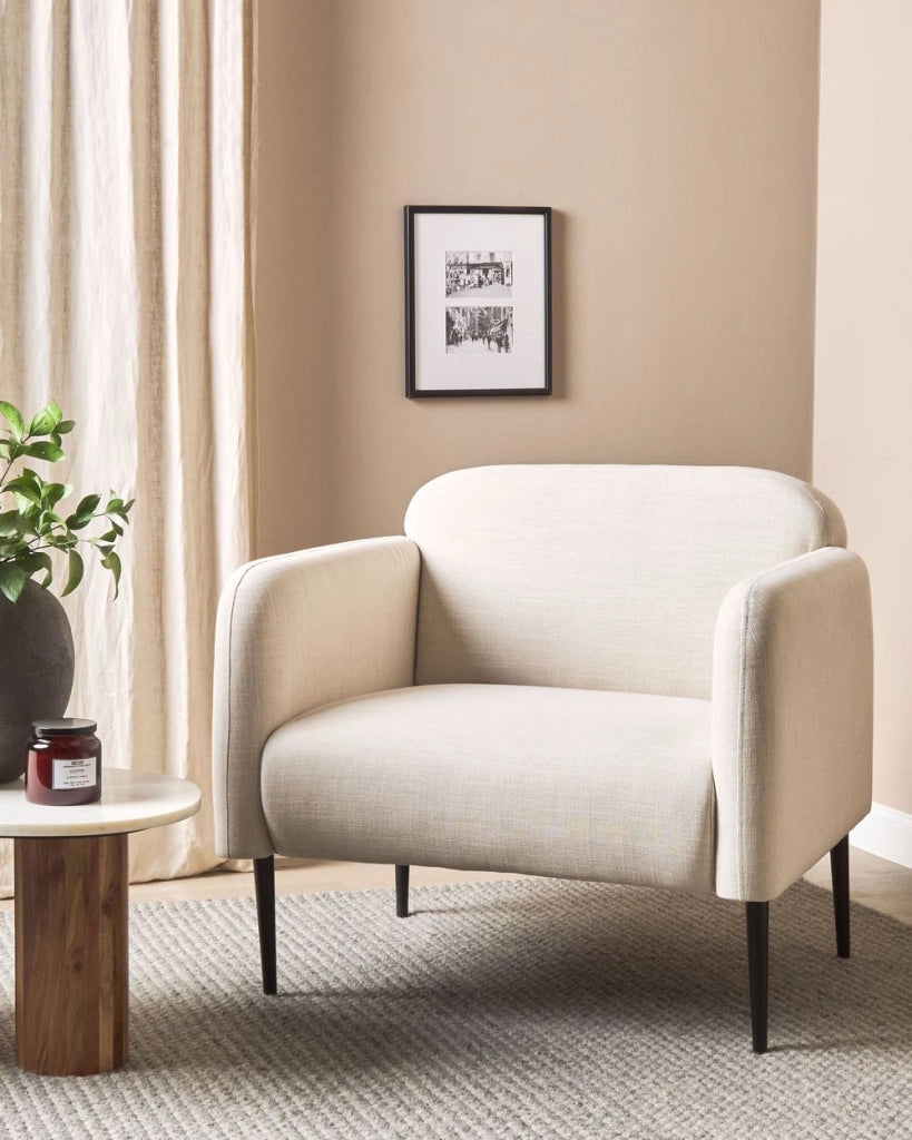 Poltrona in tessuto di lino beige chiaro e nero Gambe in metallo  Sedia imbottita Morbido stile retrò Art Decor Soggiorno