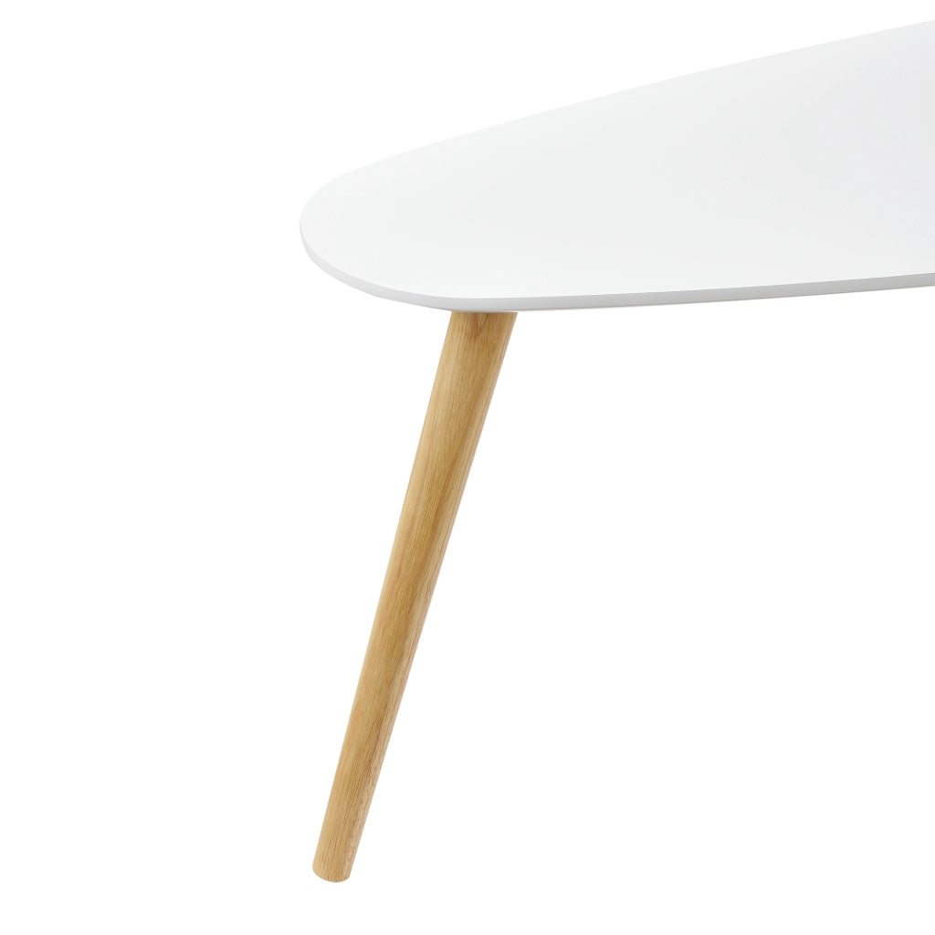 Set Langesund 2 Tavolini Sovrapponibili Piano Triangolare Bianco e Gambe in Legno Naturale [en.casa]