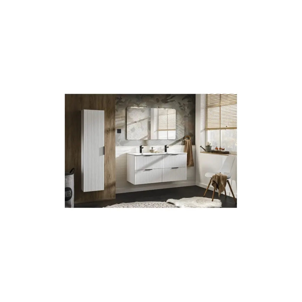 Set bagno NOXERA 120 cm – Mobile sospeso bianco alpino con doppio lavabo incassato, specchio LED e co