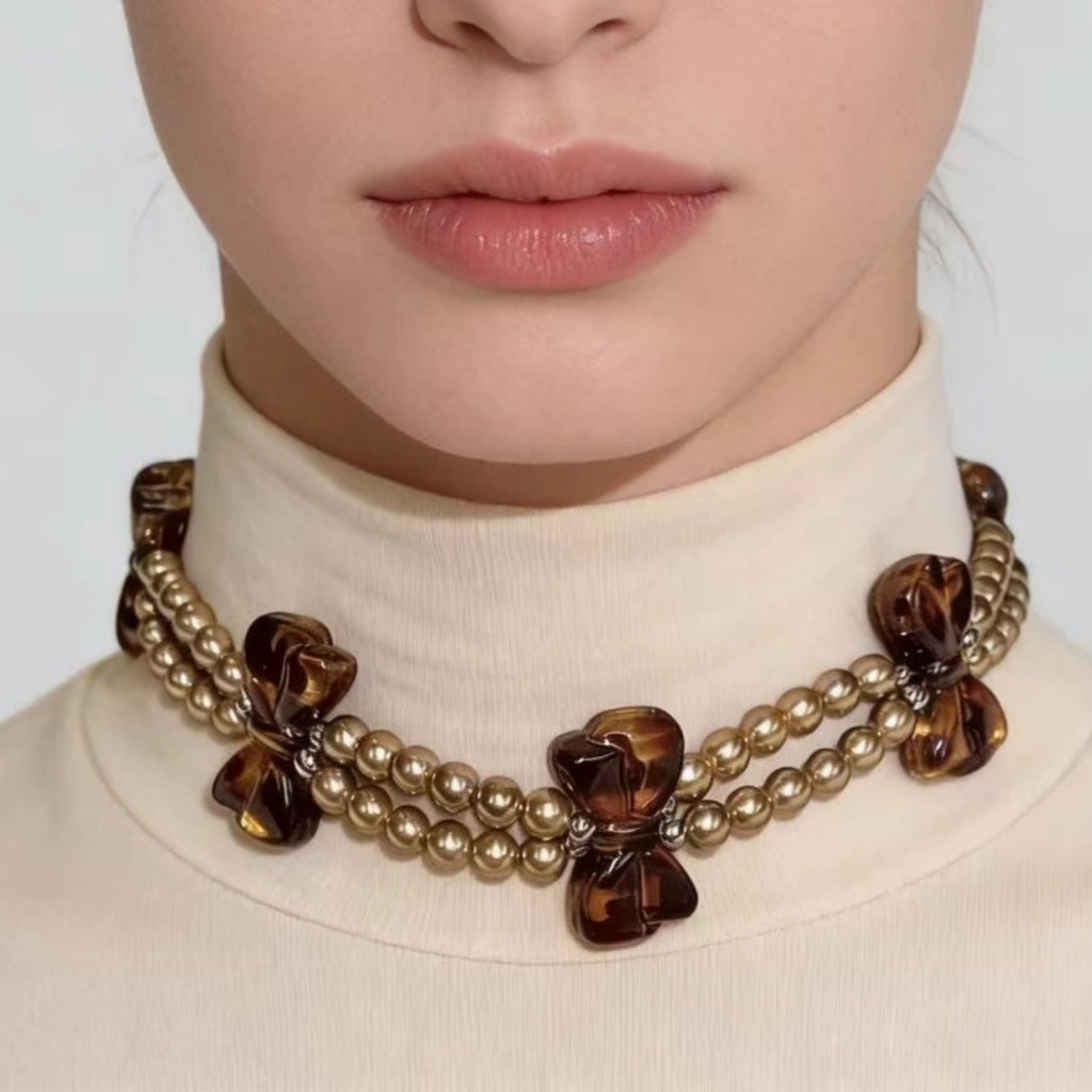 Collana girocollo a doppio strato con perle dal design retr¨° e stampa leopardata con fiocco.