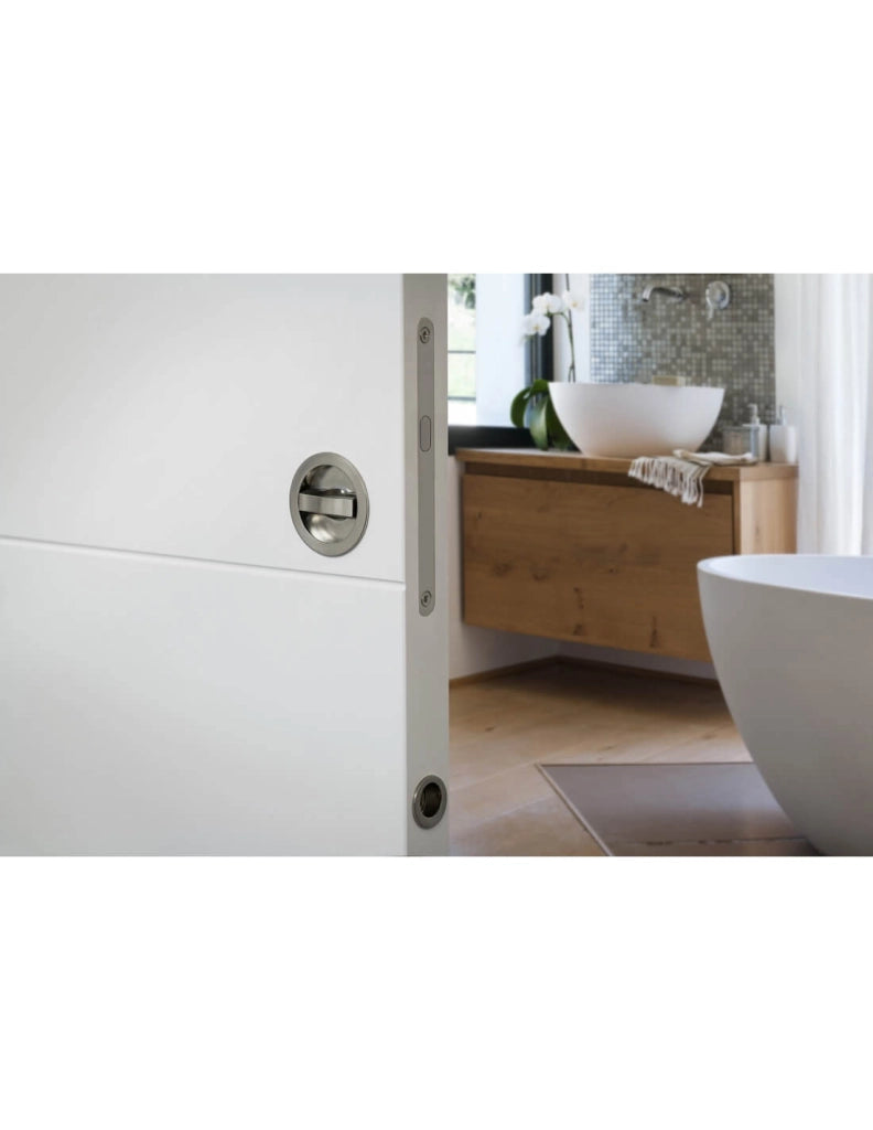 Serratura a gancio per porta scorrevole, asse 50 mm, chiusura WC, cromo satinato – THIRARD