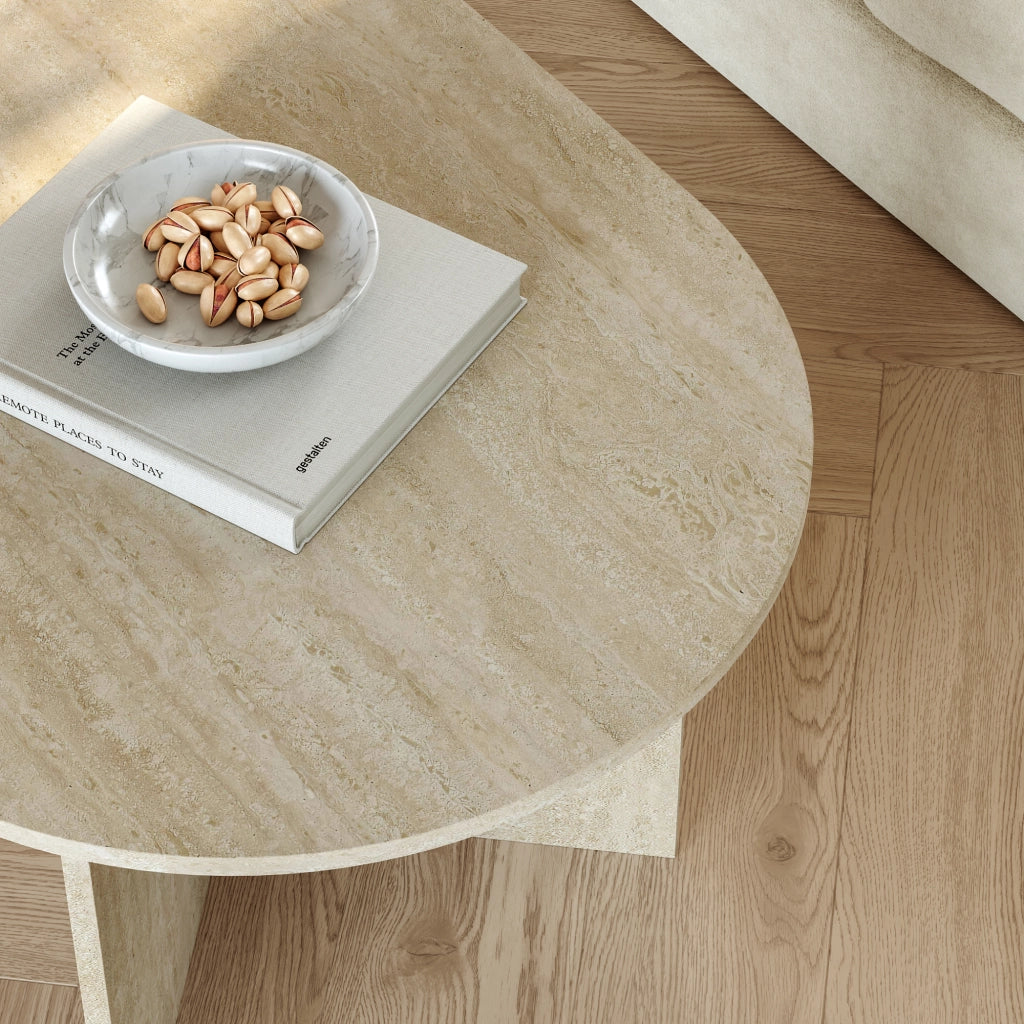Tavolino da Salotto Kynd con Piano Ovale 119 x 60 x 40 cm - Color Avorio Travertino [en.casa]