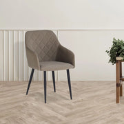 Set 2 Sedie Rarra in tessuto tortora con schienale geometrico e gambe nere – Comfort per ambienti moderni