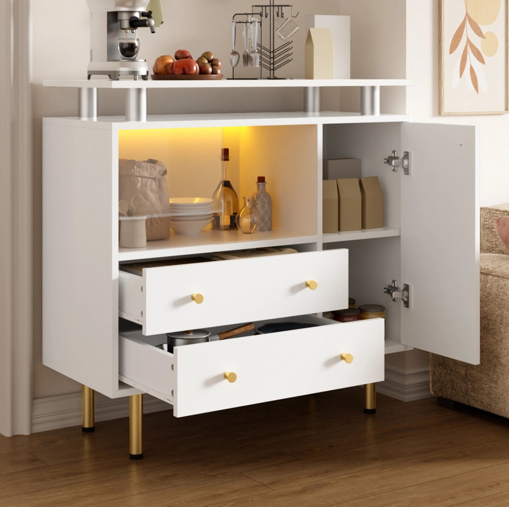Credenza moderna bianca con ante in vetro, cassetti, illuminazione integrata e piedi rialzati