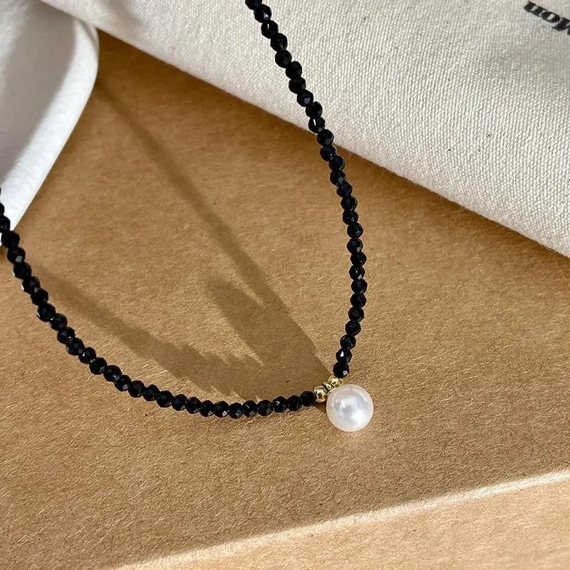 Collana estiva di perle di cristallo nero fatta a mano, regalo di Natale o compleanno.