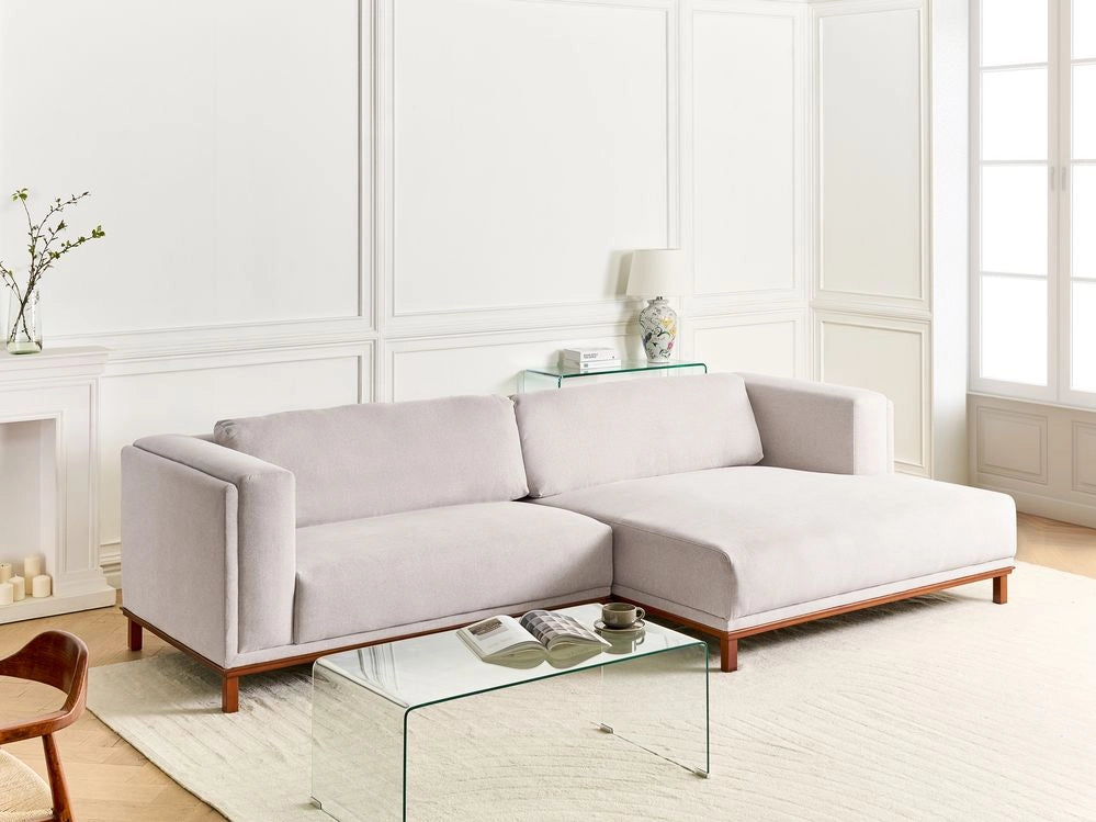 Divano angolare a sinistra Tessuto beige chiaro rivestito in poliestere Gambe in legno 4 posti spesso imbottiti Mobili da salotto in stile moderno