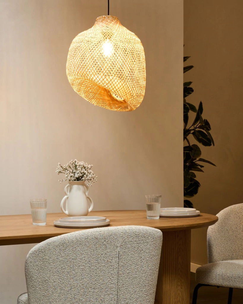 Lampada a sospensione con paralume in bambù naturale Forma irregolare moderna intrecciata Illuminazione del soggiorno e della sala da pranzo