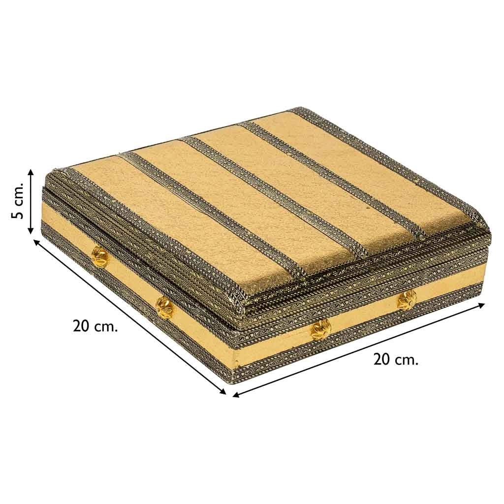 Portagioie in metallo dorato sbalzato 20x20x5h