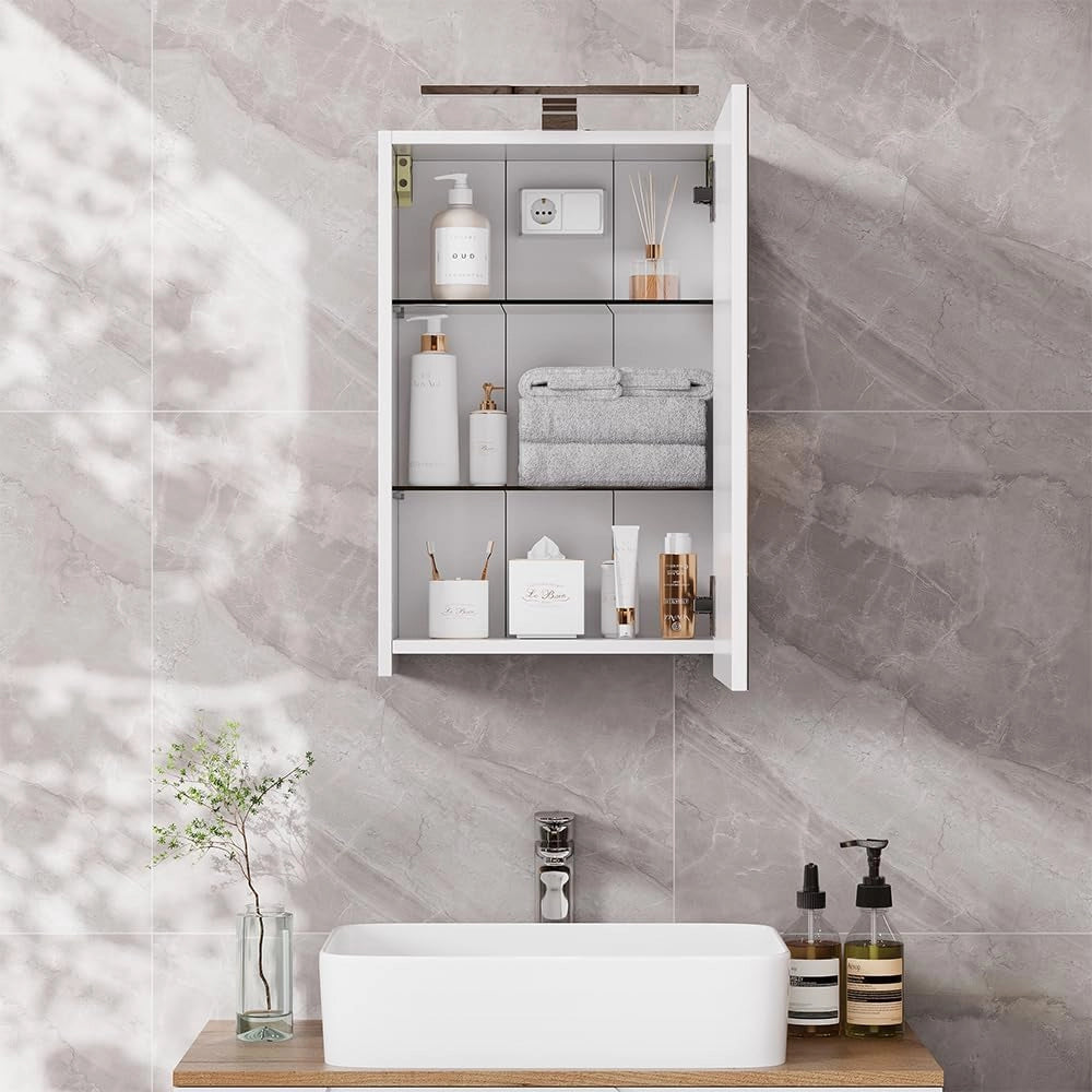 Mobile a specchio per il bagno Lavio, Bianco, 40 x 60 cm con illuminazione a LED, con ripiano integrato e illuminazione a LED
