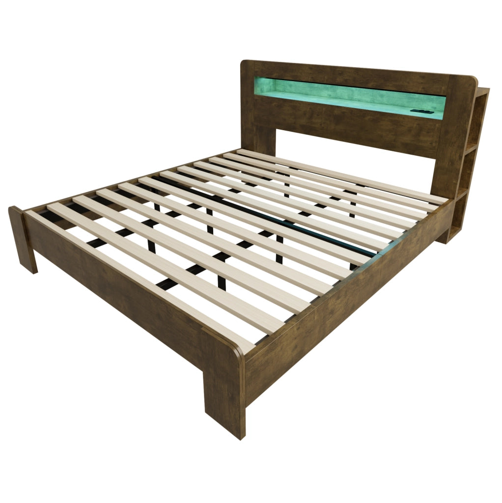 Letto 180x200 cm con testiera portaoggetti; LED e prese integrate in legno colore naturale
