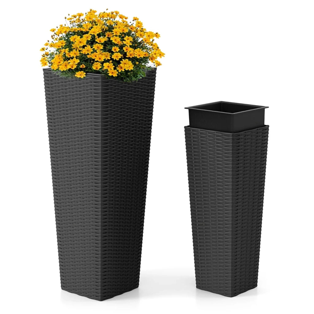 Set di 2 fioriere in rattan per esterni dimensioni 30 x 30 x 82 cm e 23 x 23 x 60 cm con vassoi estraibili e drenaggio in PP nero 20_0011925