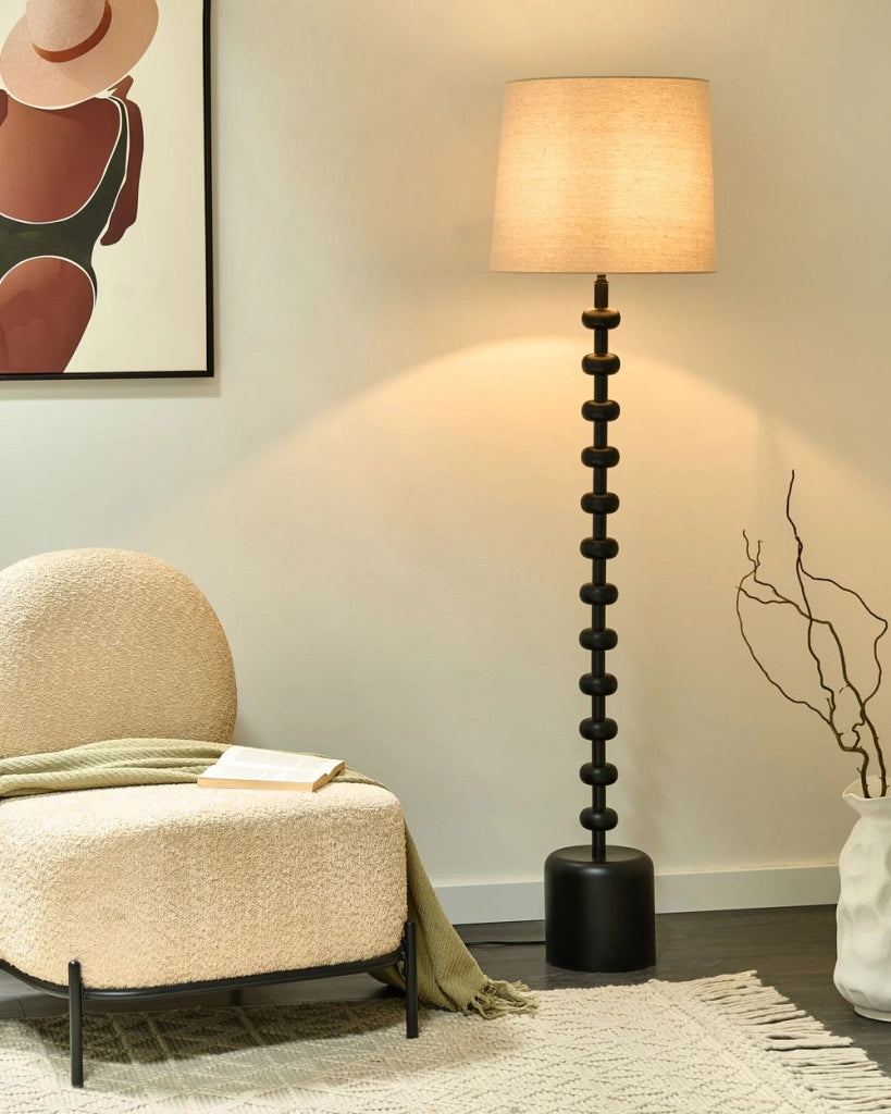 Lampada da terra Supporto in metallo nero Paralume in tessuto Design con perline Stile classico