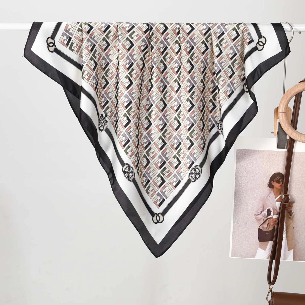 Eleganti e trendy sciarpe di seta da donna, realizzate in pura seta.