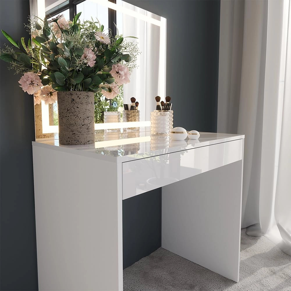 Tavolo da toeletta Sherry, Bianco/bianco lucido, 81.4 cm con specchio LED, per l'organizzazione di cosmetici e prodotti per la cura personale