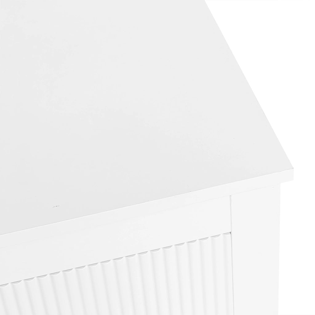 Comò con 5 cassetti e superficie strutturata, maniglie dorate, pannello truciolare bianco, 79 × 80,5 × 39,5 cm