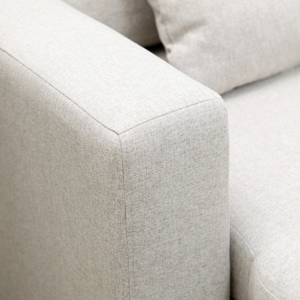 Divano Letto Angolare 225x140x88 cm con Seduta 2 Posti e Penisola Vano Contenitore e 2 Cuscini in Tessuto Crema