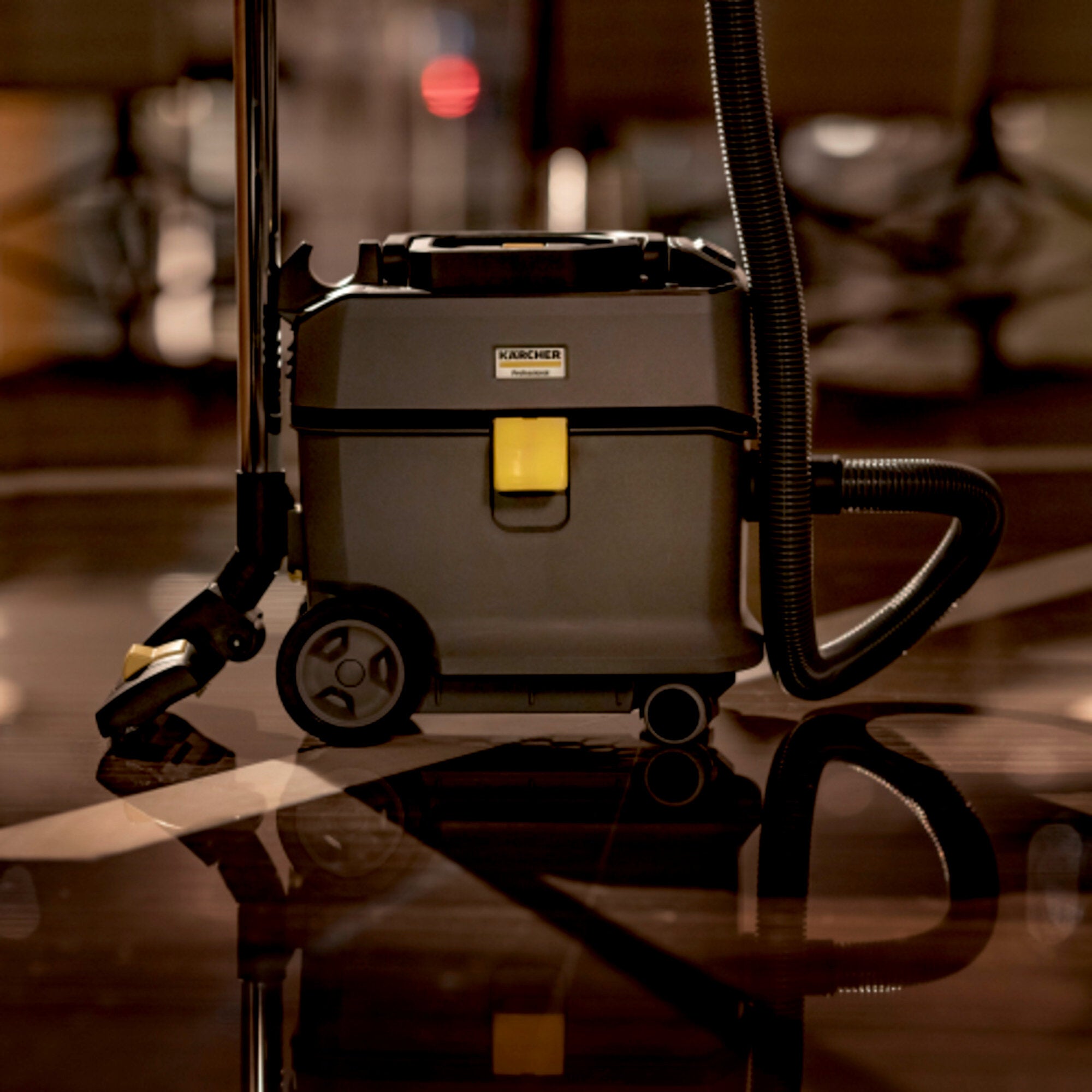 KARCHER Aspirapolvere Professionale a batteria T 10/1 Bp - Capacità del contenitore: 10 l - Materiale vano di raccolta: Plastica con materiale riciclato  - Rumorosità: 57 dB(A)