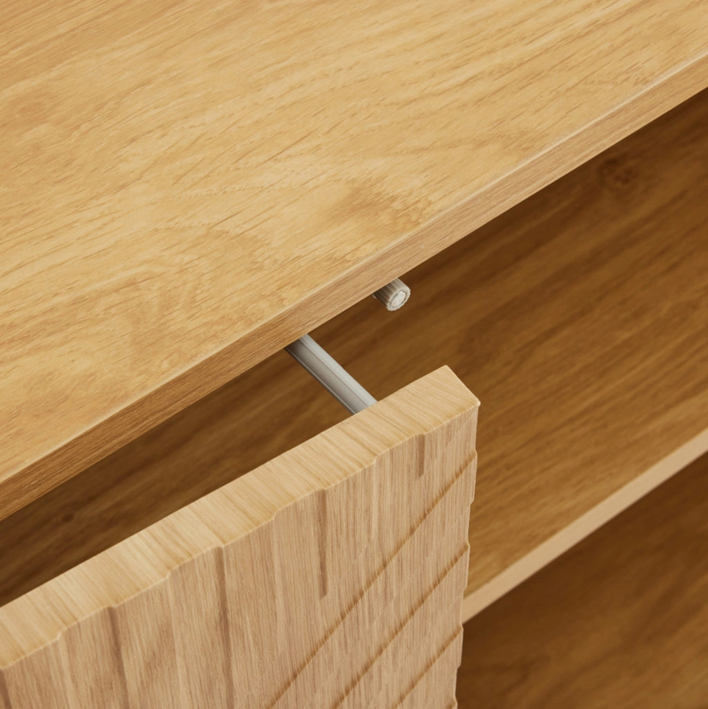 Credenza moderna con 2 ante e gambe in metallo