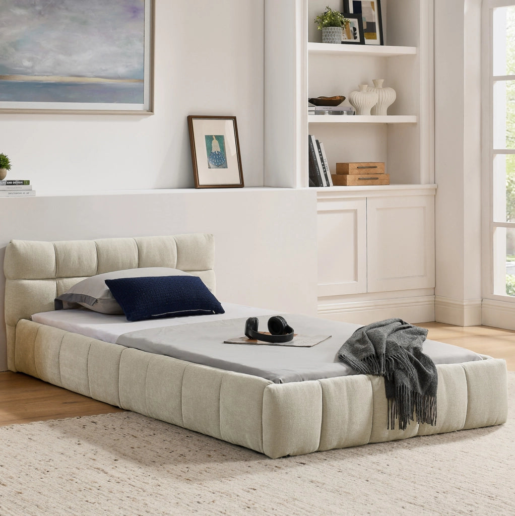 Letto singolo 90x200 cm in chenille beige con struttura in eucalipto e ferro