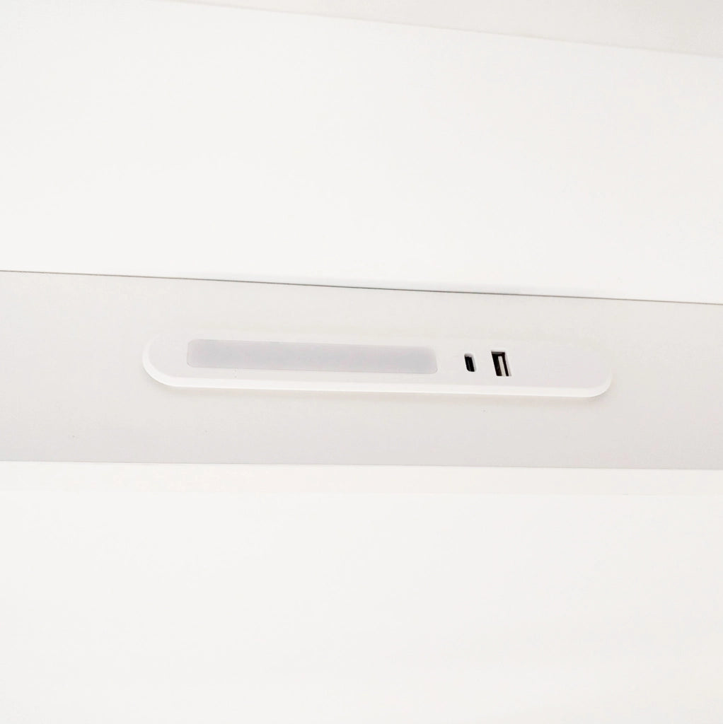 Letto singolo multifunzione 90x200 cm in legno bianco con LED; presa USB e USB-C; testiera con ripiano