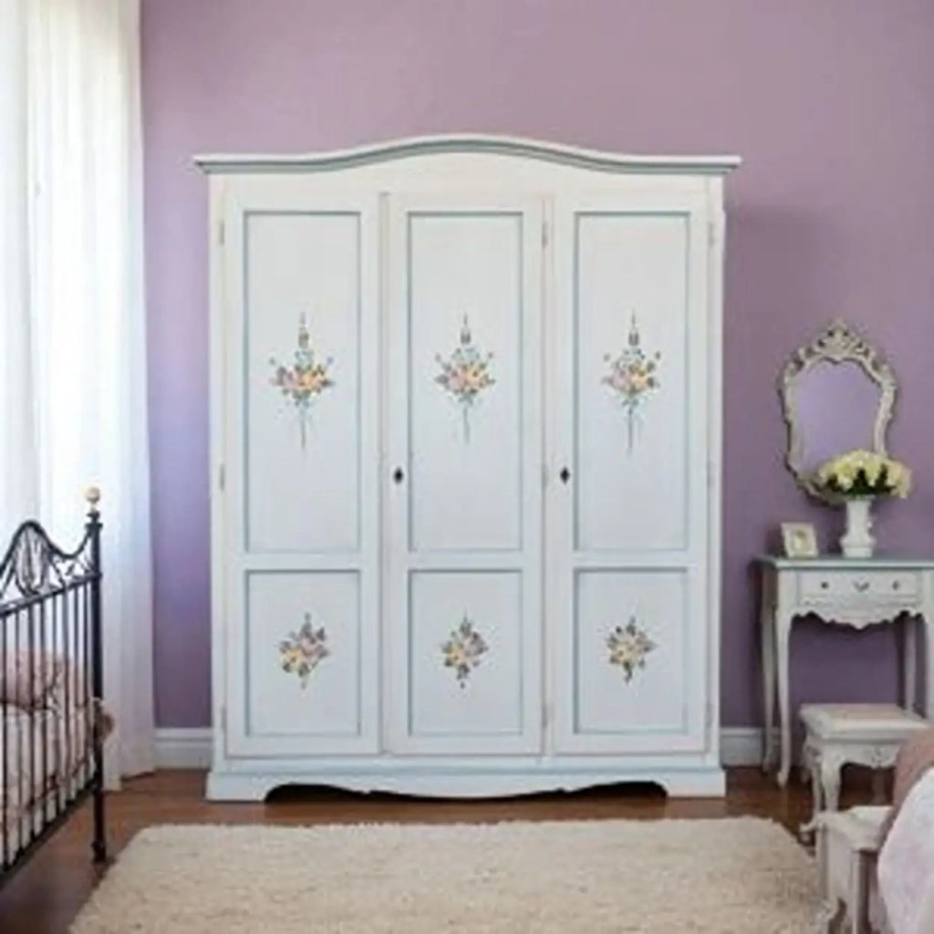 Armadio in legno 3 ante in legno Shabby chic bianco anticato decorato fiori filo azzurro