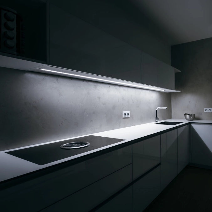 Profilo alluminio led 2 m grigio con copertura bianca per installazioni moderne