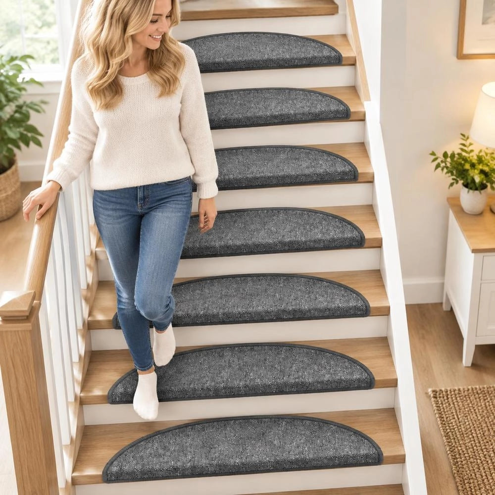 Tappetino Antiscivolo per Scale, 15 Pezzi, 56x17x3 cm, Grigio Scuro, Forma Semicircolare – Resistente e Silenzioso, Perfetto per Scale Interne, Design Classico, Regalo Pratico per la Famiglia
