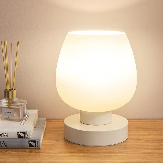 Lampada da Notte per Letto – Piccola Lampada da Camera con Vetro Bianco – 3 Livelli di Regolazione della Luminosità LED per Piccole Stanze