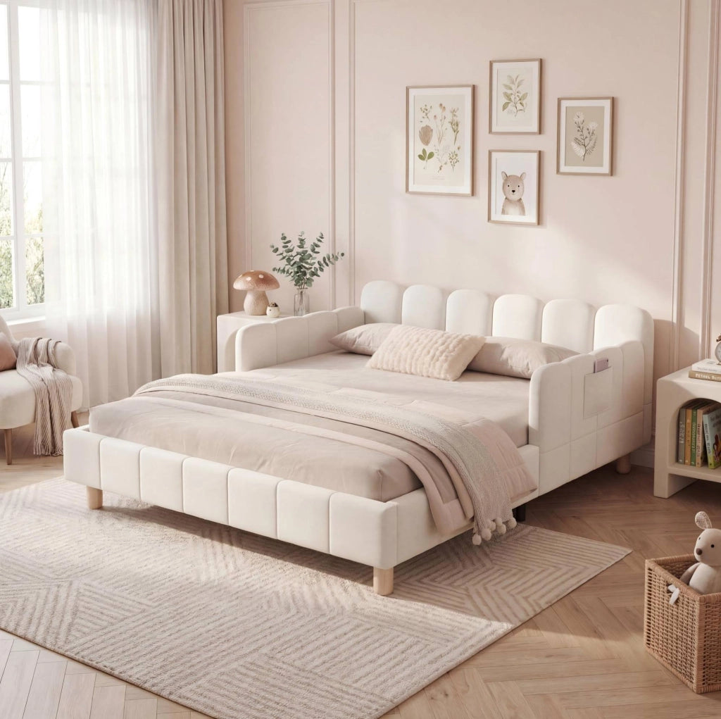Letto per bambini 140x190 cm in velluto beige con testiera ergonomica e tasche laterali