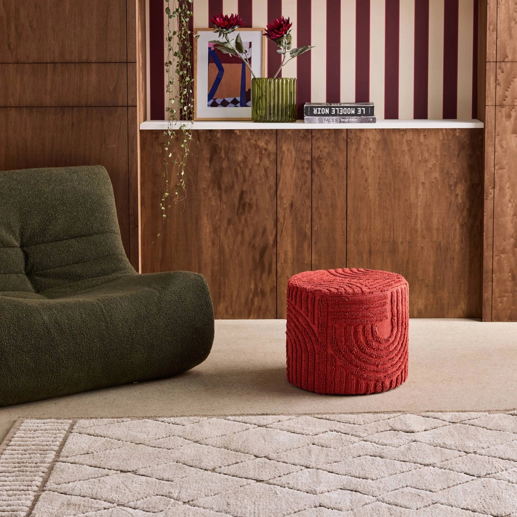 Pouf rotondo in bouclé testurizzato, terracotta