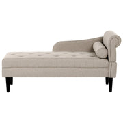 Chaise longue destra in tessuto beige imbottita con cuscino facile da pulire, gambe in legno, soggiorno moderno
