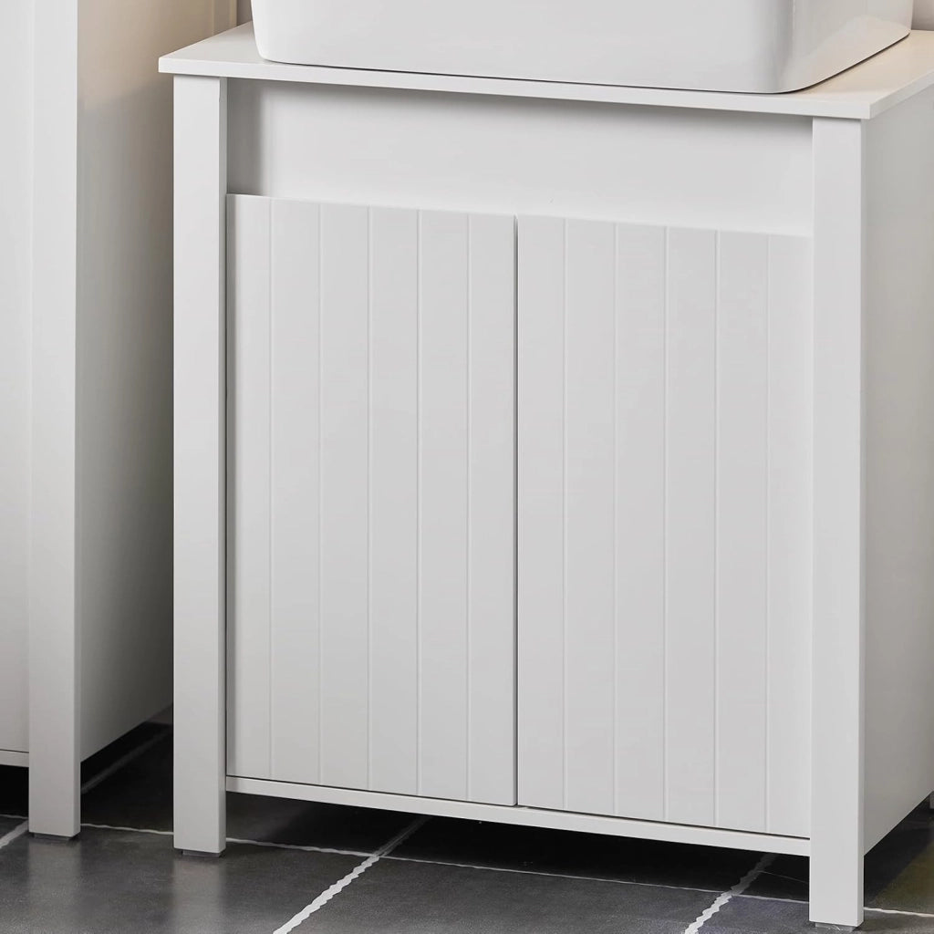 Mobile Sottolavabo Bagno – Mobiletto Bagno con 2 Ante, Ripiano Regolabile & Coprisifone – Mobile Bagno Salvaspazio Compatto, Bianco, 60x65,5x34cm BZR101-W