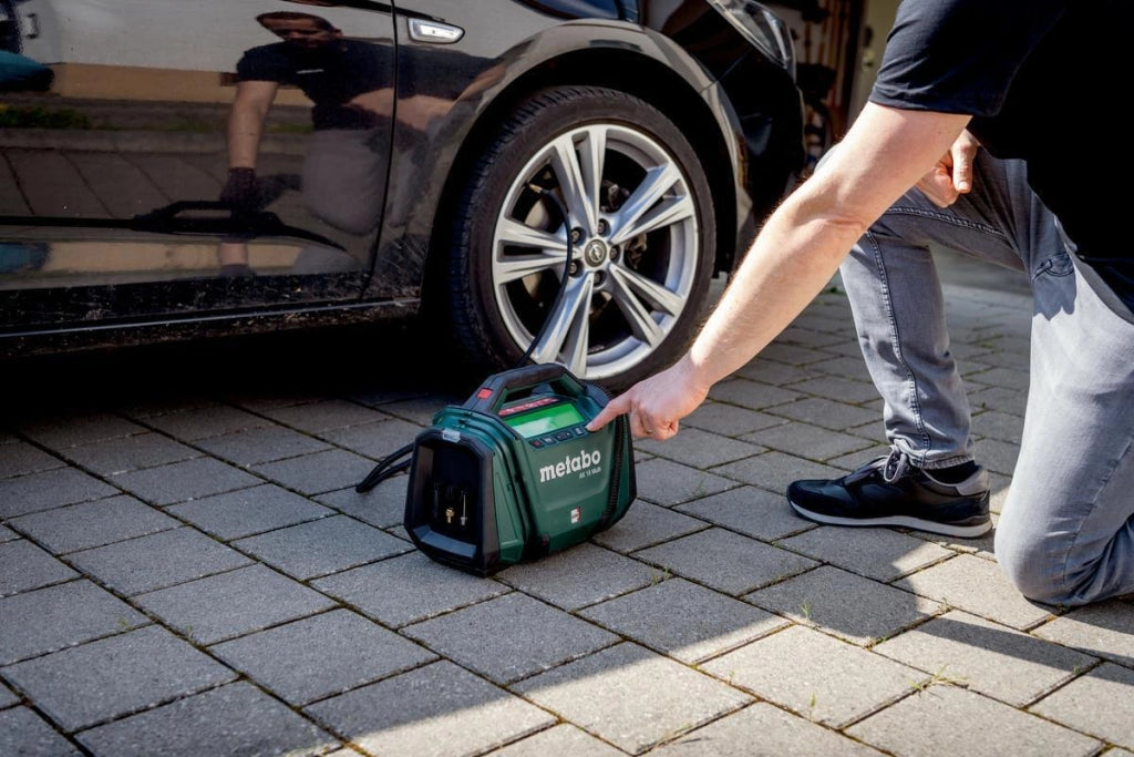 Metabo 600794850 AK 18 MULTI Compressore ad Aria 16 l-min 11 bar Batteria 18 V con Display Retroilluminato e Manometro Integrato colore Nero Verde