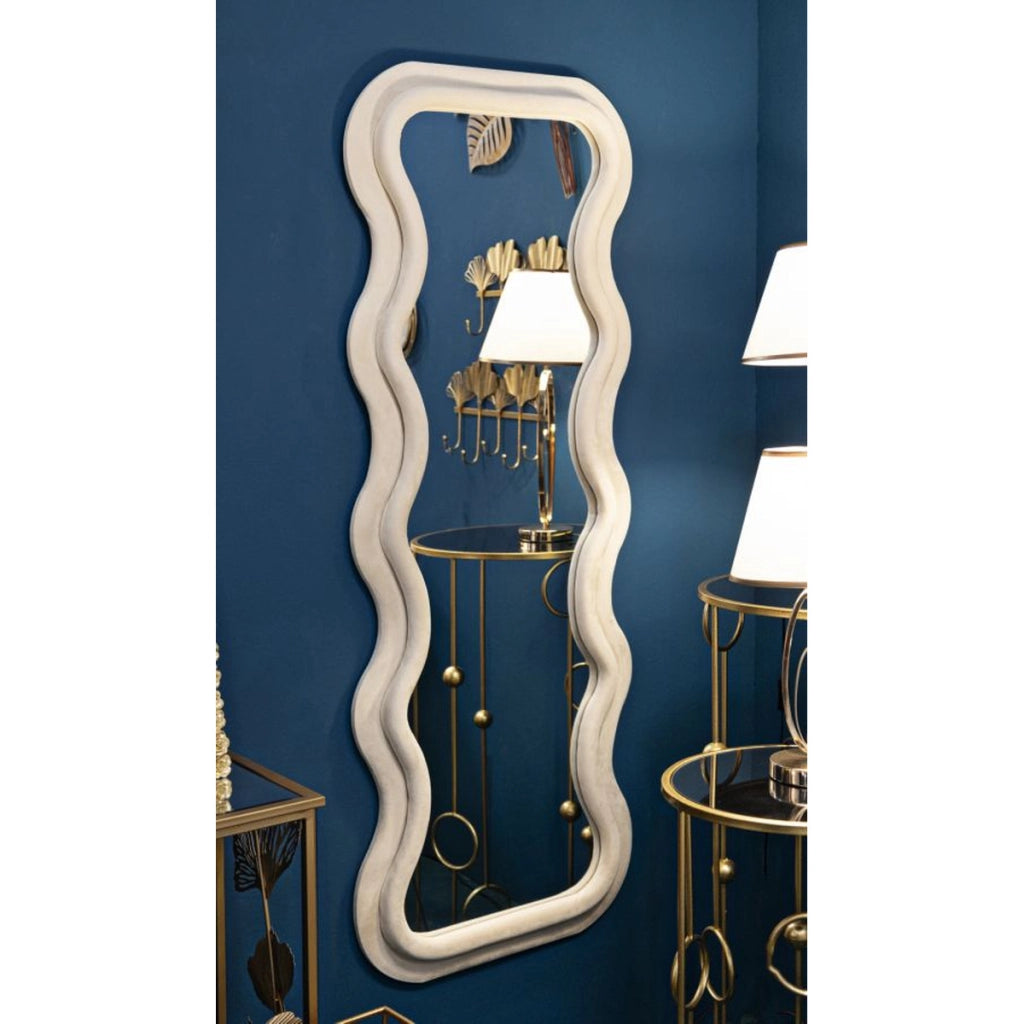 Specchio da parete Emily wavy in velluto crema 67x166 cm