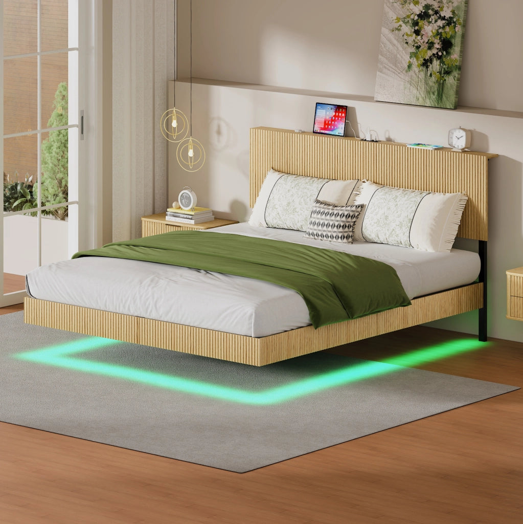 Letto con effetto sospeso, testiera scanalata, presa e luci LED