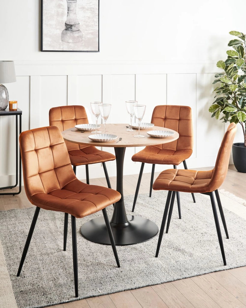 Set di 4 sedie da pranzo in velluto arancione gambe in ferro stile moderno