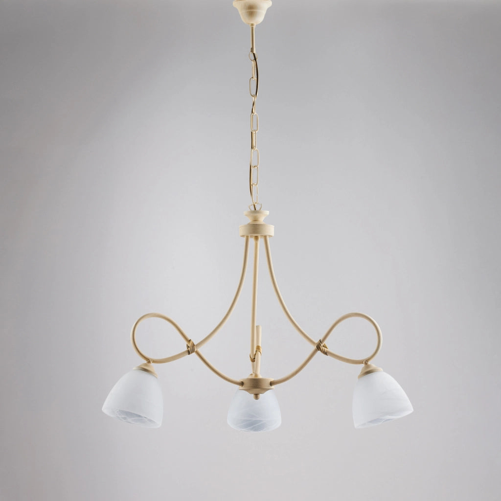 Lampadario in ferro laccato avorio con decorazione effetto decapè e rifiniture in oro antico con diffusori in vetro diametro 13 alabastro bianchi 3 luci