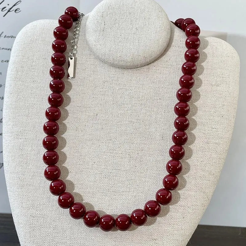 Collana di perle rosse fatta a mano