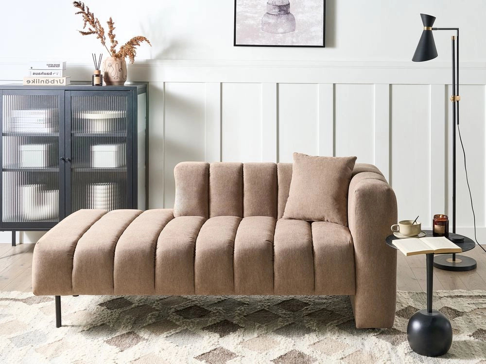 Chaise Lounge con Rivestimento in tessuto marrone Gambe nere Cuscino aggiuntivo lato destro Design moderno e glam