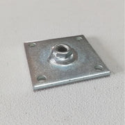 Piastrina 50x50x3mm in acciaio zincato dado m8 - 5pz